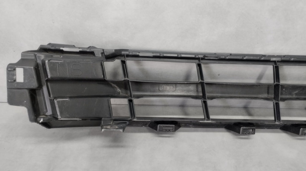 Rešetka branika prednja prednja Toyota Noah 14-17 53112-28220