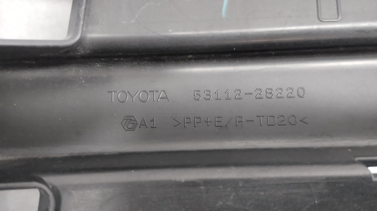 Rešetka branika prednja prednja Toyota Noah 14-17 53112-28220