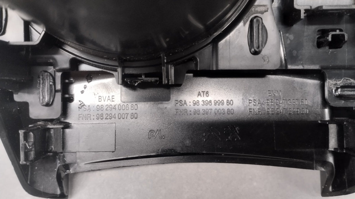 Ramka lajsna ozdobna dekor tunelu środkowego automat Peugeot 208 II 9829400680 + 2 przyciski