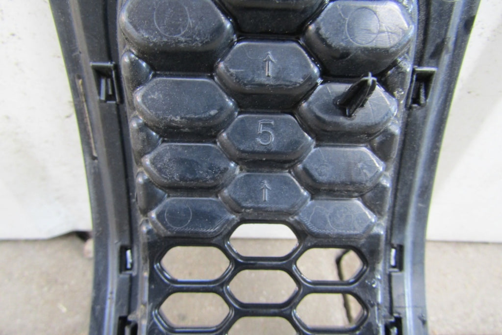 Maska (grill) Grill Kratka Jeep Cherokee 5 V 13-17