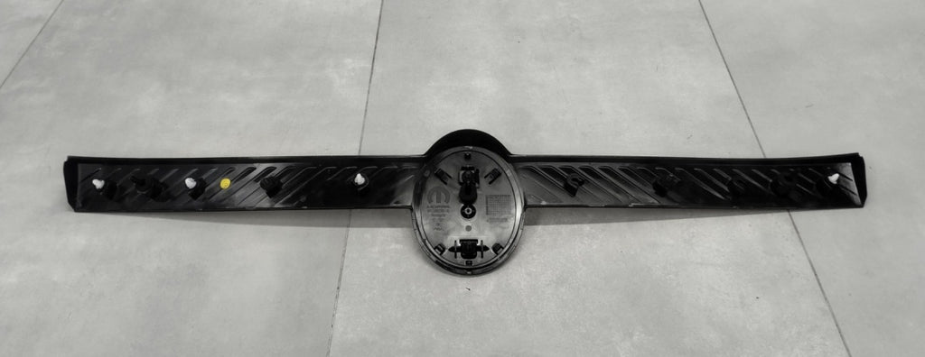 Maska (grill) BLENDA lajsna LOGO zadnja prednja CITROEN C3 IV C5 II 24-26 OEM 9852880380