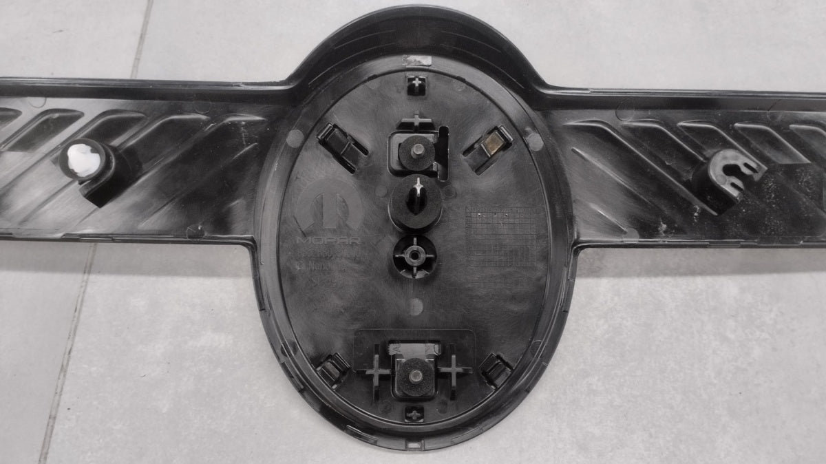 Maska (grill) BLENDA lajsna LOGO zadnja prednja CITROEN C3 IV C5 II 24-26 OEM 9852880380