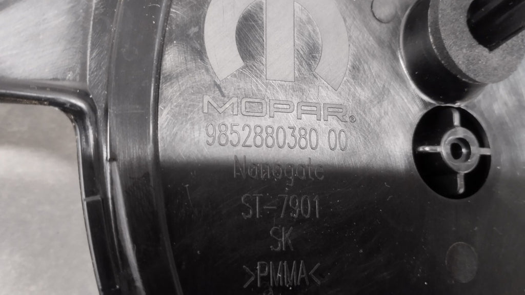 Maska (grill) BLENDA lajsna LOGO zadnja prednja CITROEN C3 IV C5 II 24-26 OEM 9852880380