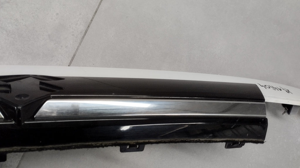 Blenda lajsna Klapy zadnji Suzuki S-Cross II 21- Kompleksowa 83941-63T00 83942-63T00
