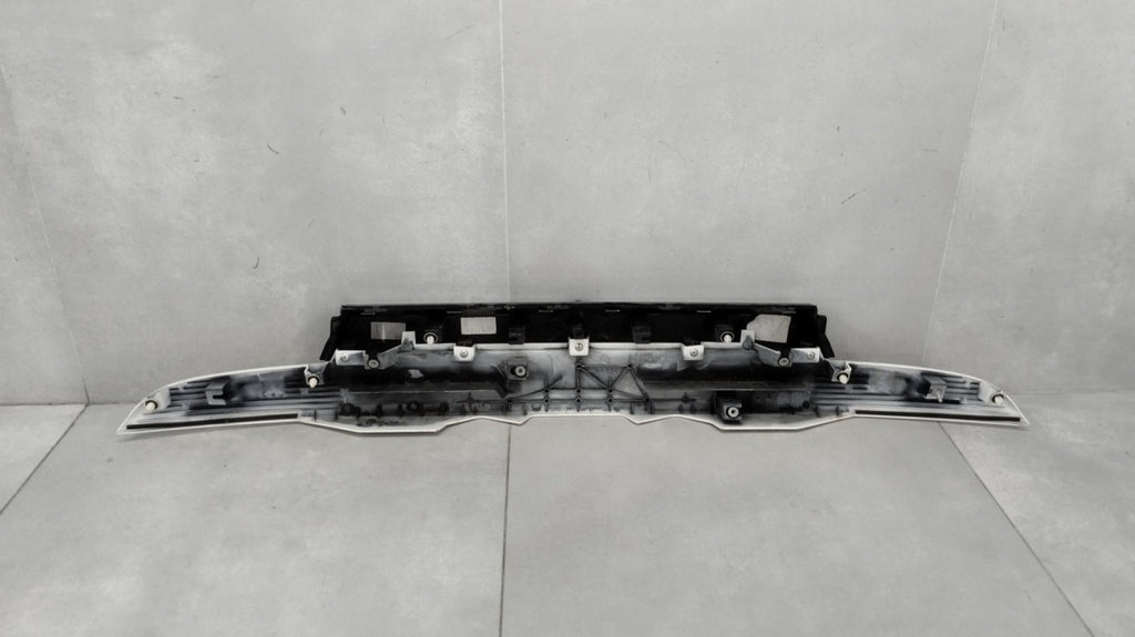 Blenda lajsna Klapy zadnji Suzuki S-Cross II 21- Kompleksowa 83941-63T00 83942-63T00