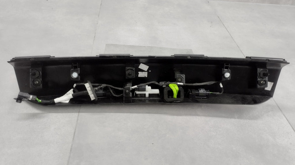 Blenda kamera lajsna klapy zadnji PEUGEOT 2008 2 II 9828080180 19-