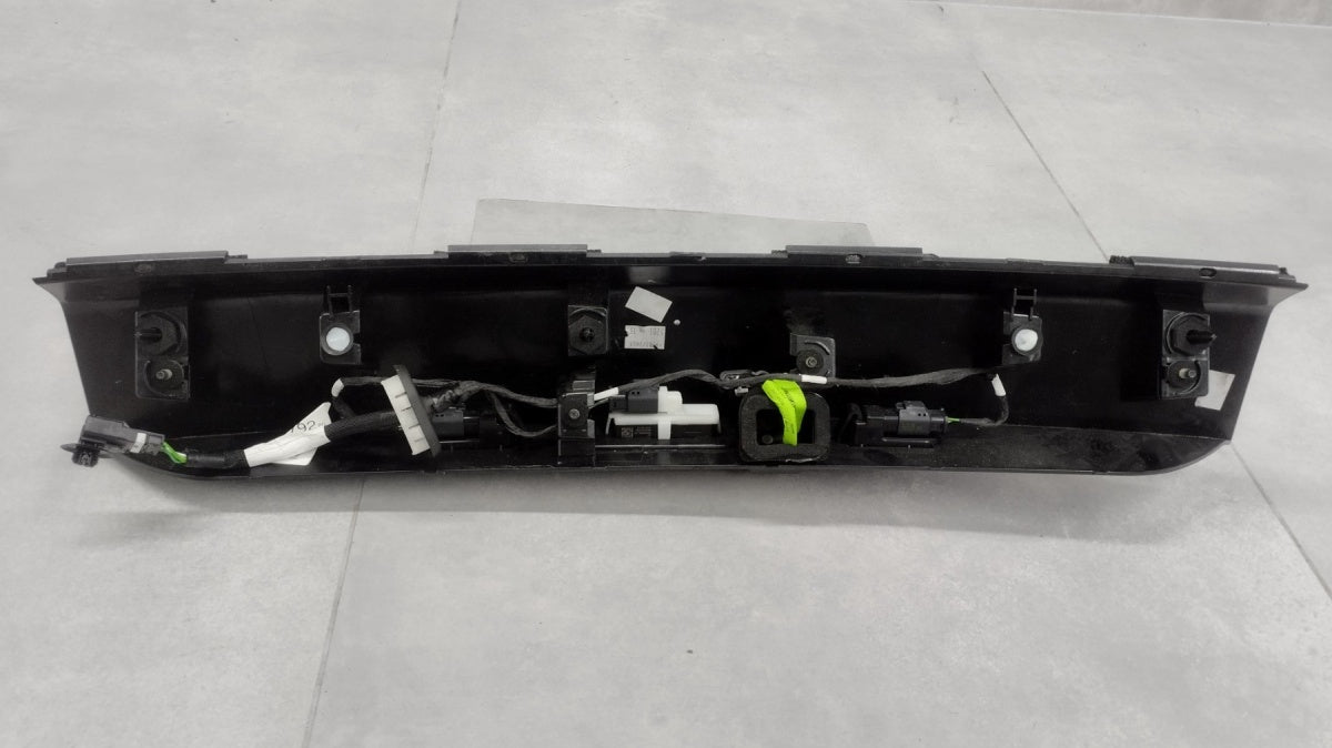 Blenda kamera lajsna klapy zadnji PEUGEOT 2008 2 II 9828080180 19-