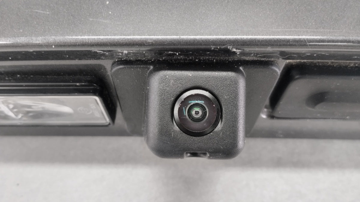 Blenda kamera lajsna klapy zadnji PEUGEOT 2008 2 II 9828080180 19-