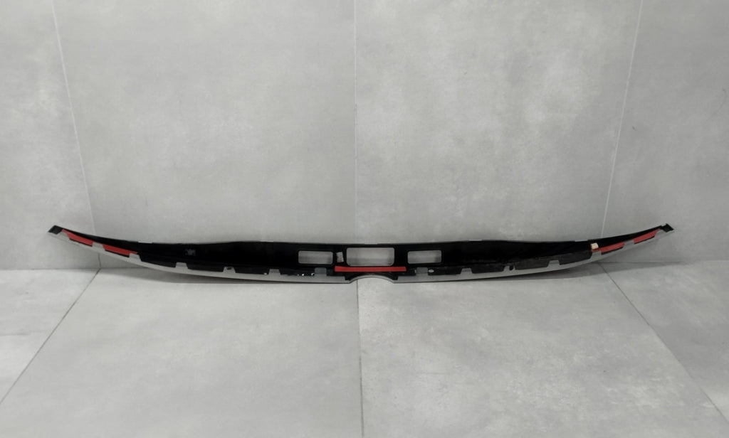 Blenda lajsna klapy tylnej VW Touareg III lifting 23- / 760827361A