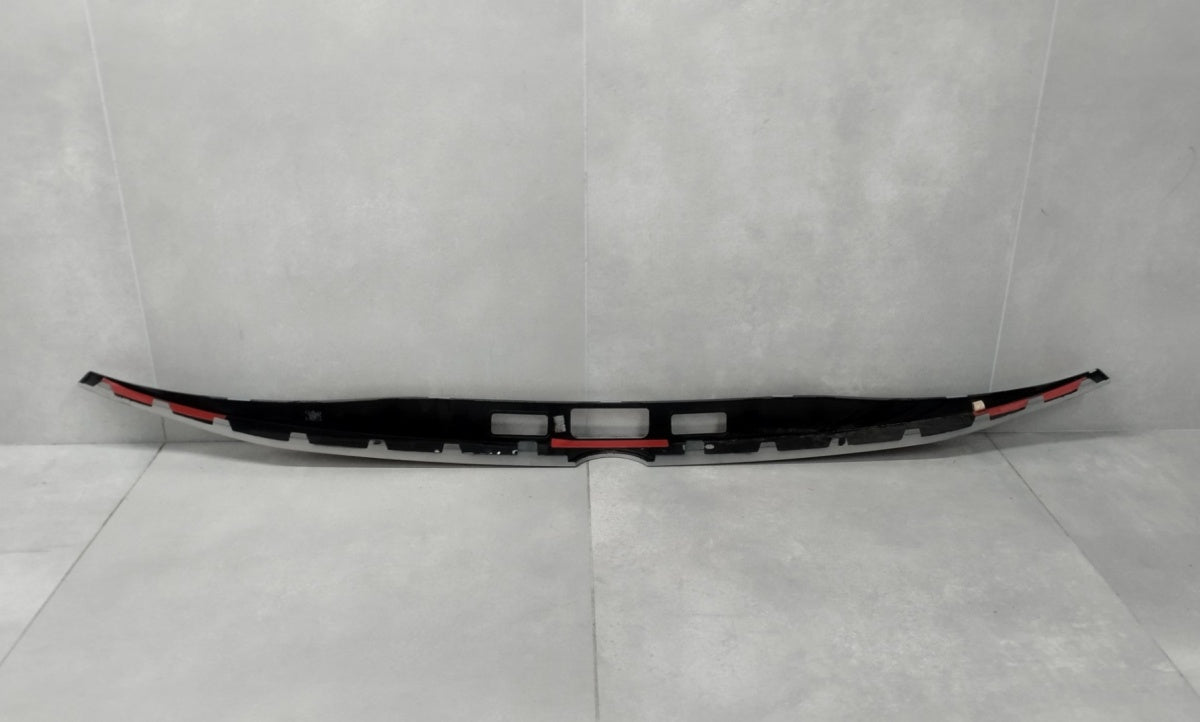 Blenda lajsna klapy tylnej VW Touareg III lifting 23- / 760827361A