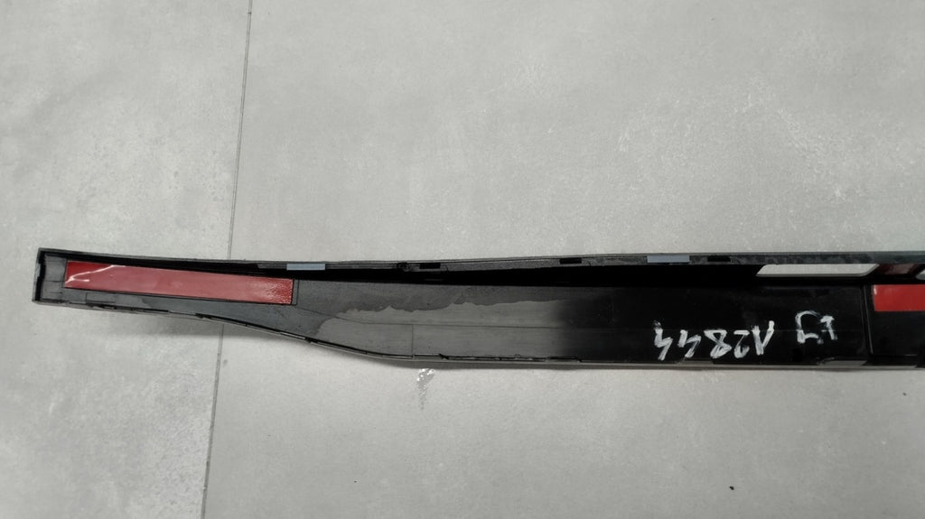 Blenda lajsna klapy tylnej VW Touareg III lifting 23- / 760827361A