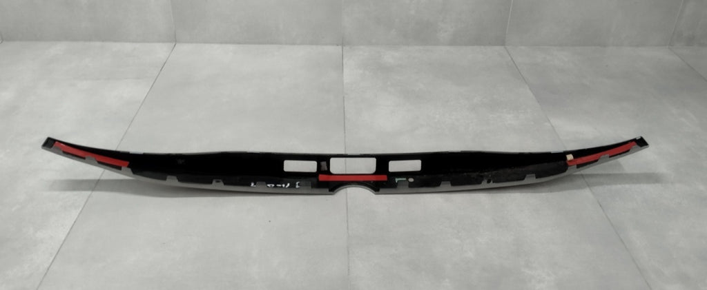 Blenda lajsna klapy tylnej VW Touareg III lifting 23- / 760827361A