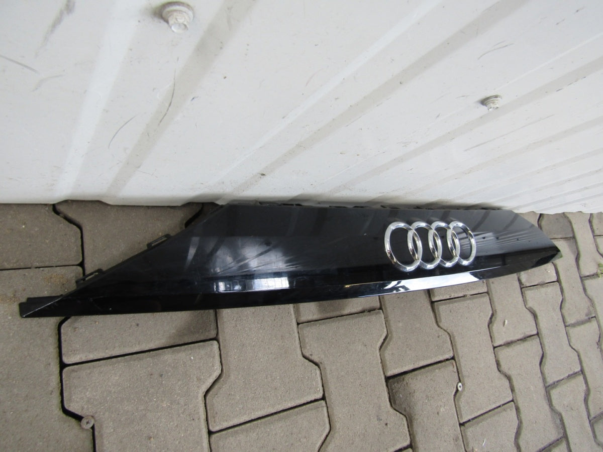 Blenda lajsna klapy zadnji AUDI Q8 4M8 18-