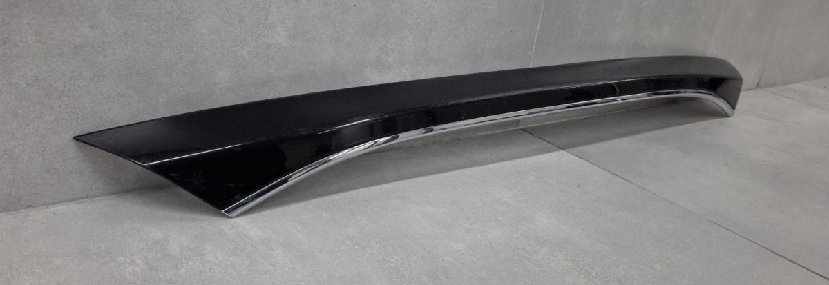 Blenda lajsna klapy zadnji INFINITI QX30 Q30 15-19