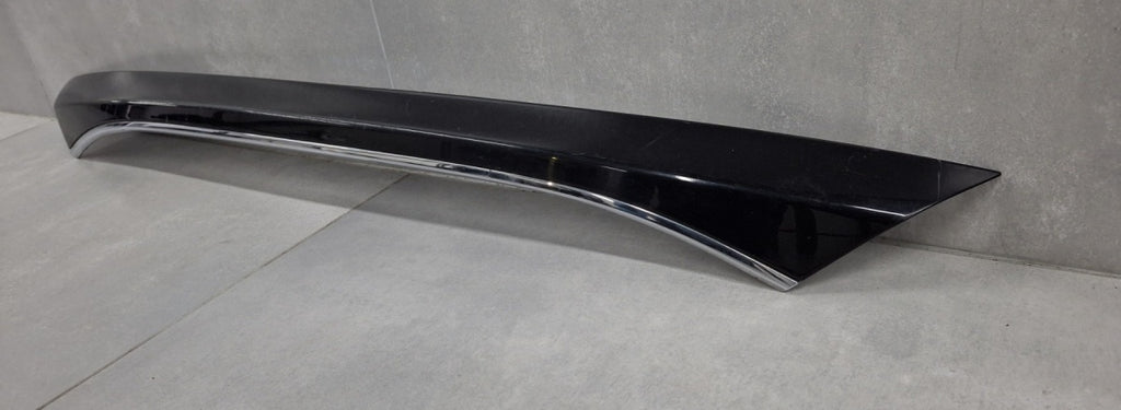 Blenda lajsna klapy zadnji INFINITI QX30 Q30 15-19