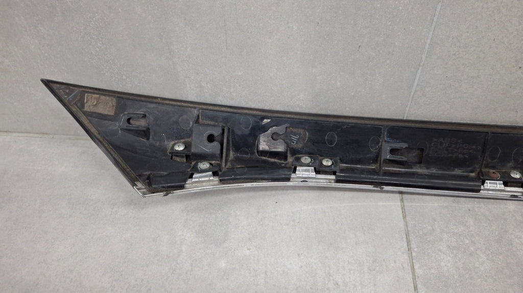 Blenda lajsna klapy zadnji INFINITI QX30 Q30 15-19