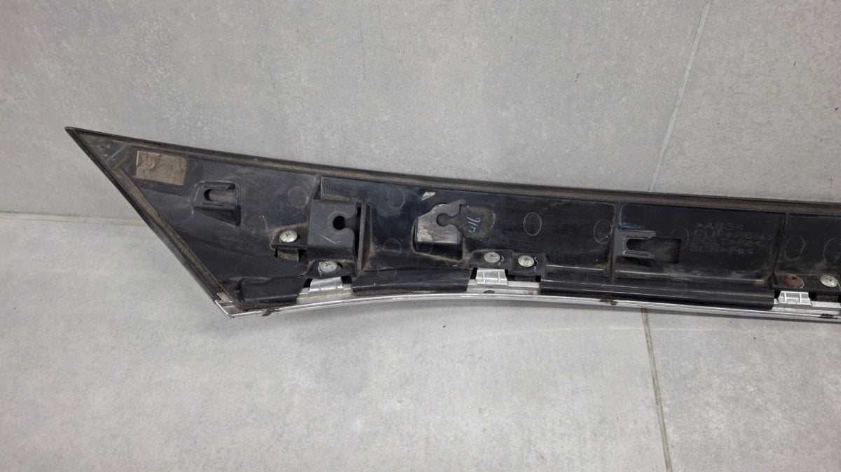 Blenda lajsna klapy zadnji INFINITI QX30 Q30 15-19