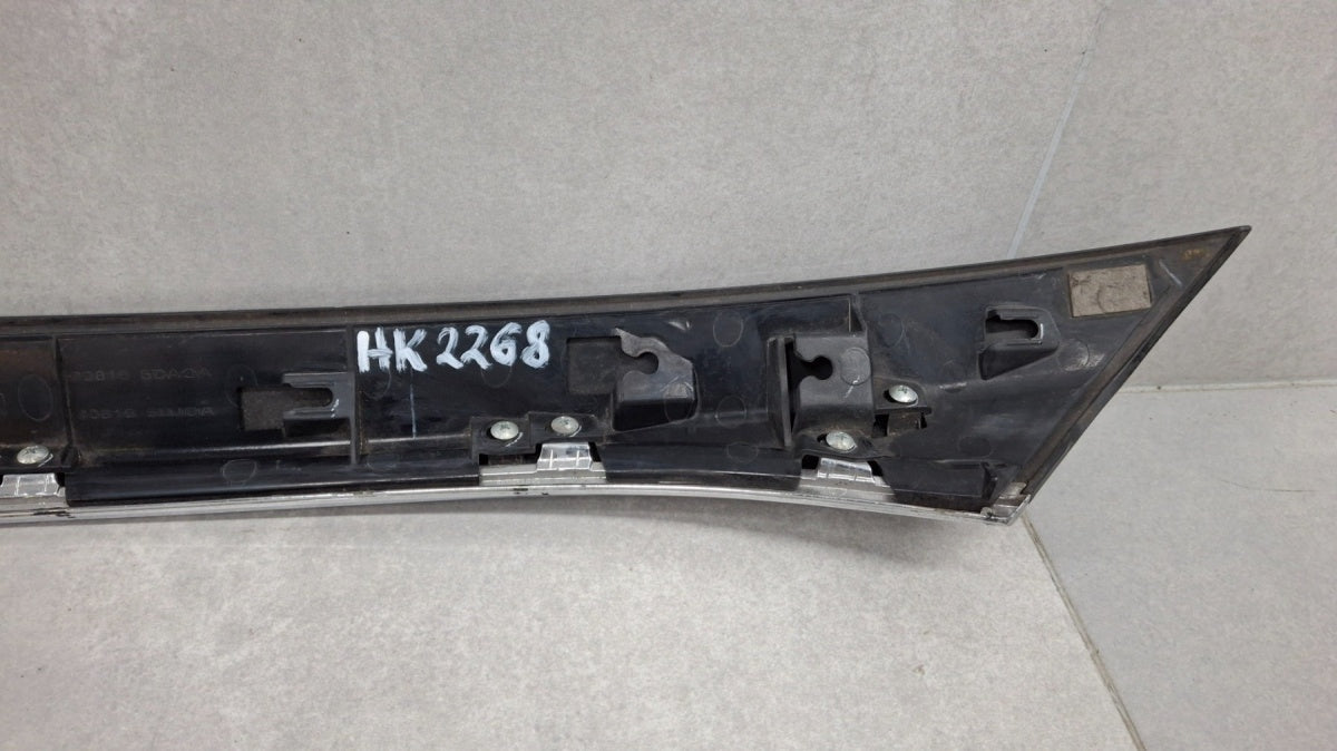 Blenda lajsna klapy zadnji INFINITI QX30 Q30 15-19