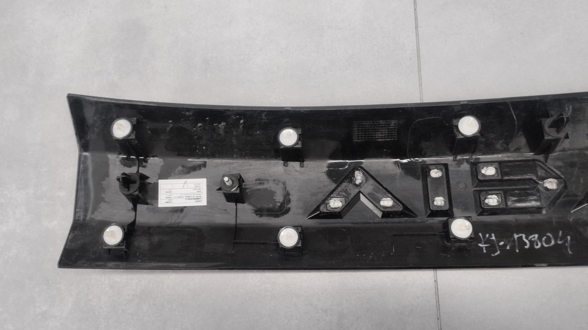 Blenda lajsna obloga klapy zadnji DACIA SPRING Lift 24- 908129501R