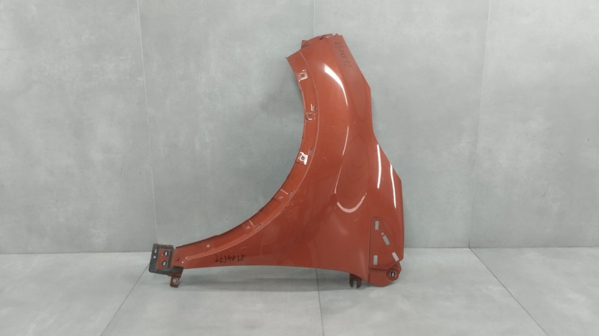 Blatobran prednji lijevi Renault Captur 13-19 OE 631018998R