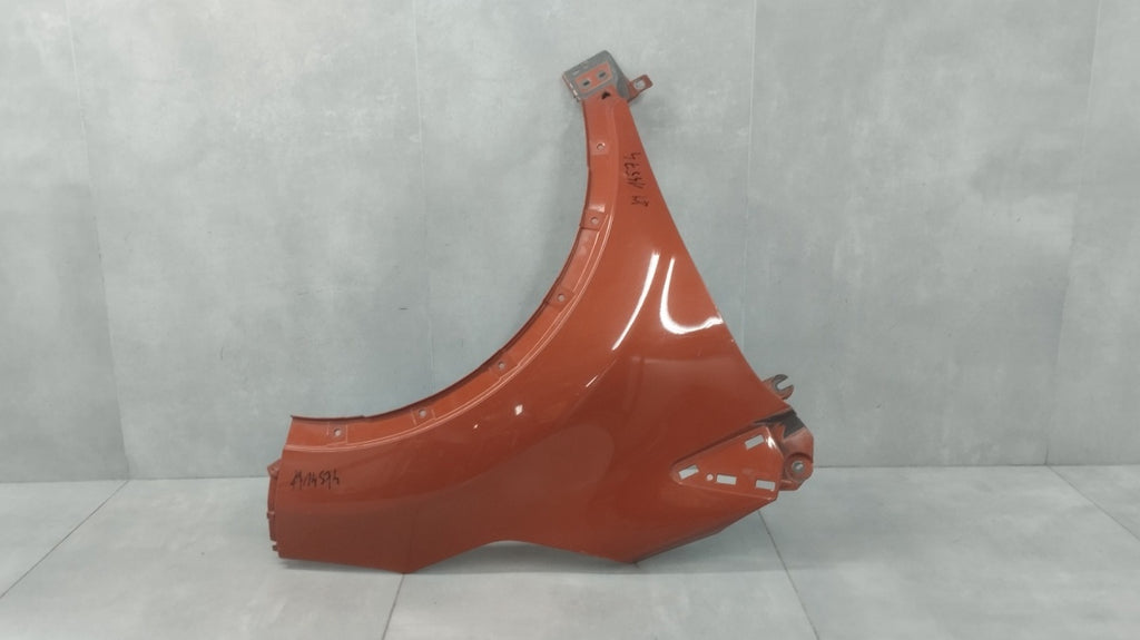 Blatobran prednji desni Renault Captur 13-19 OE 631001642R Plastik