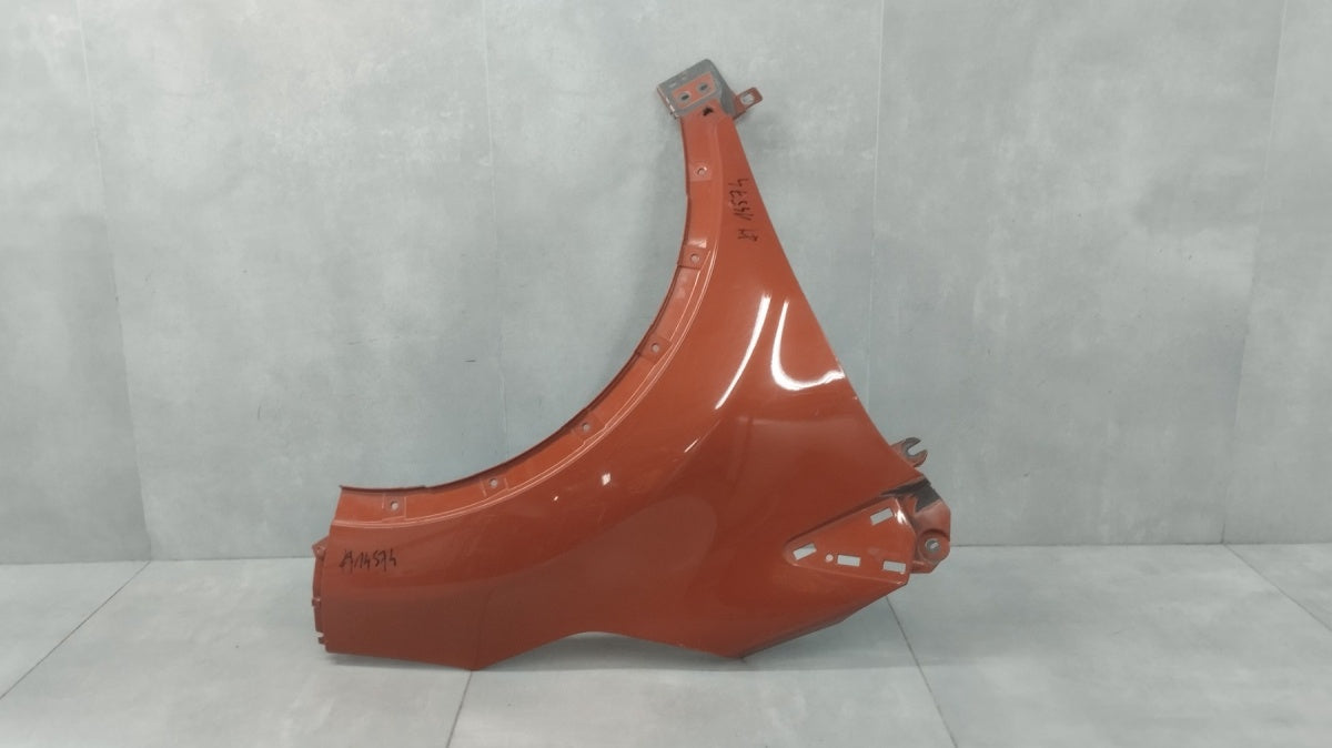 Blatobran prednji desni Renault Captur 13-19 OE 631001642R Plastik