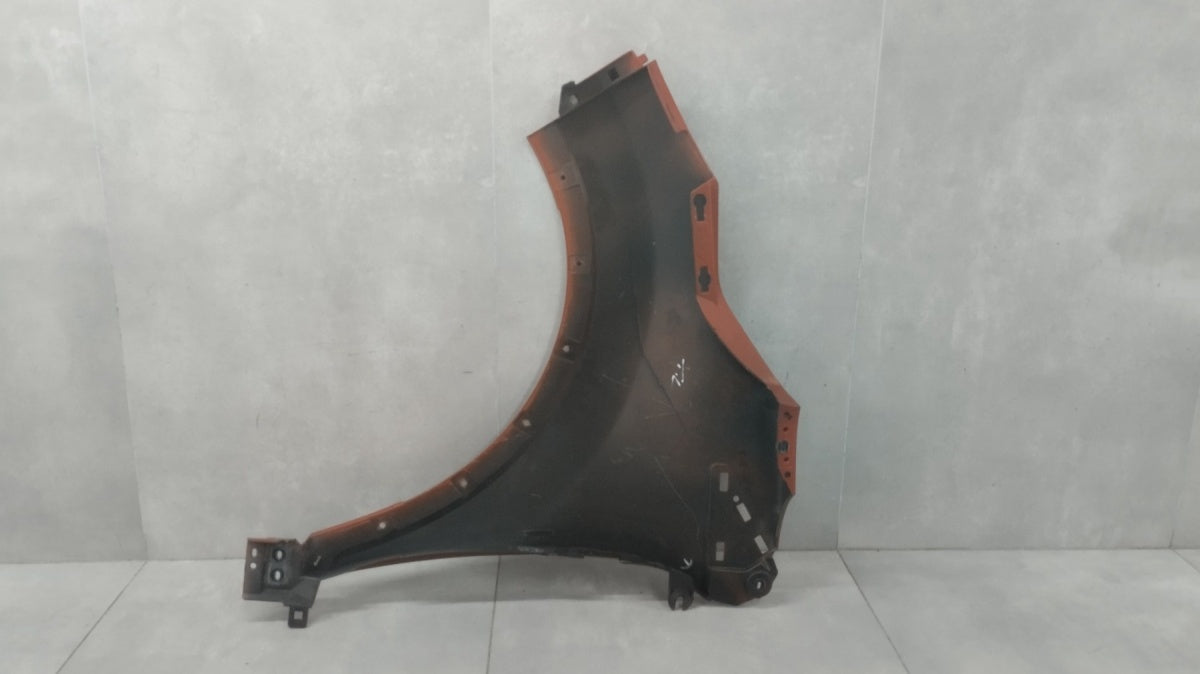 Blatobran prednji desni Renault Captur 13-19 OE 631001642R Plastik