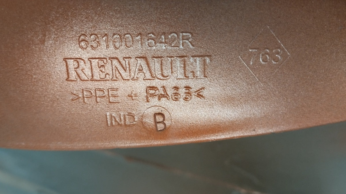 Blatobran prednji desni Renault Captur 13-19 OE 631001642R Plastik