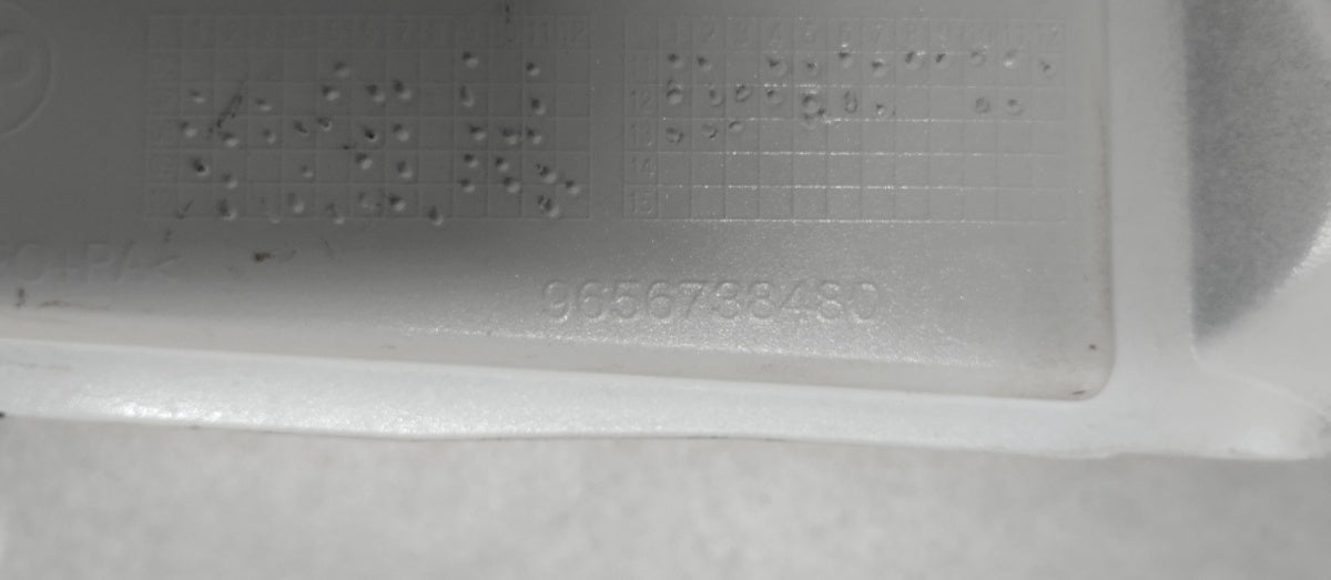 Blatobran desni prednji Peugeot 308 T7 07-11 / 9656738480