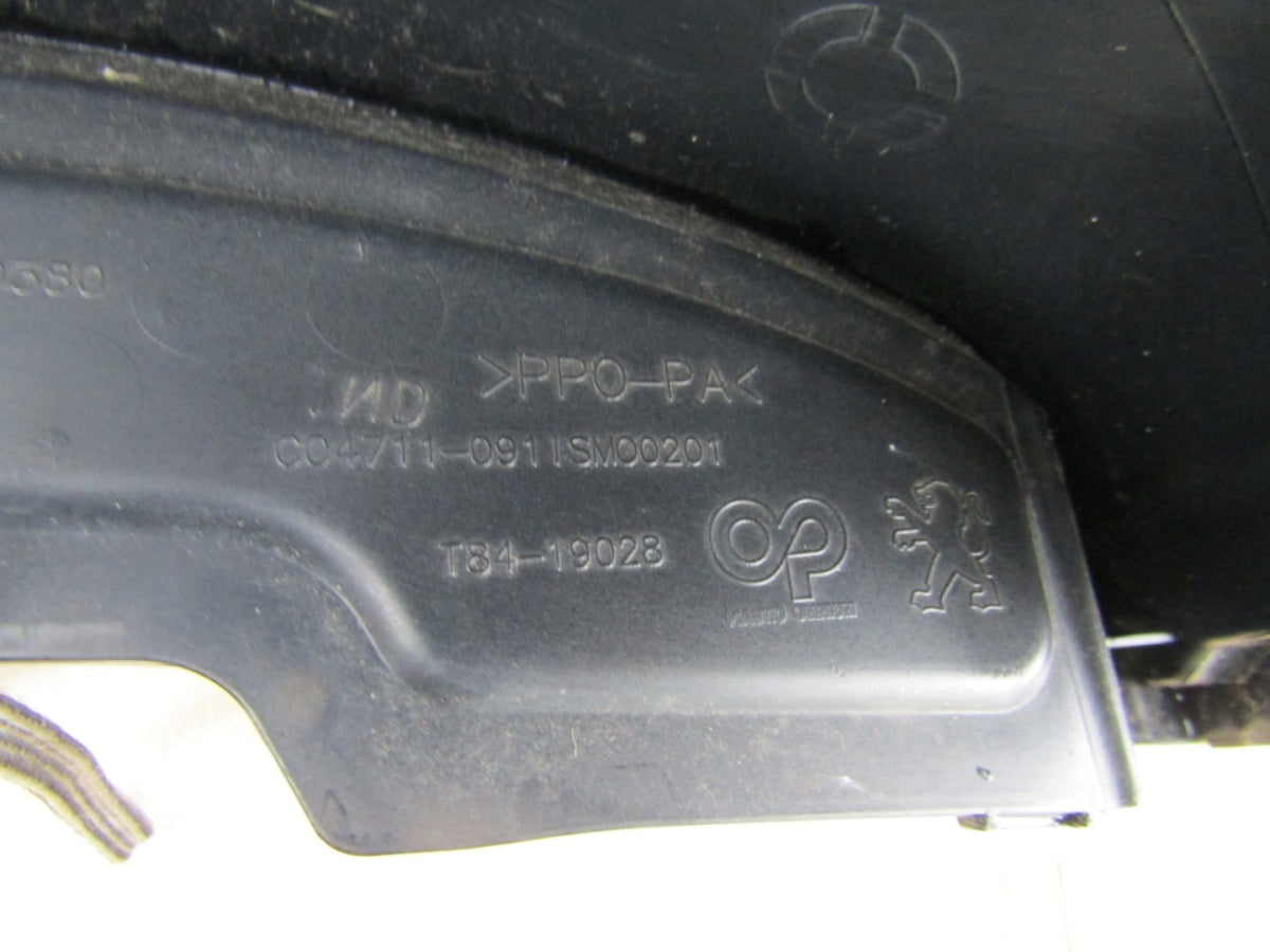 Blatobran prednji prednji desni Peugeot 3008 09-16