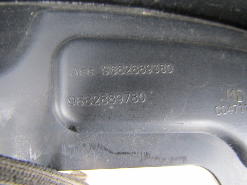 Blatobran prednji prednji desni Peugeot 3008 09-16