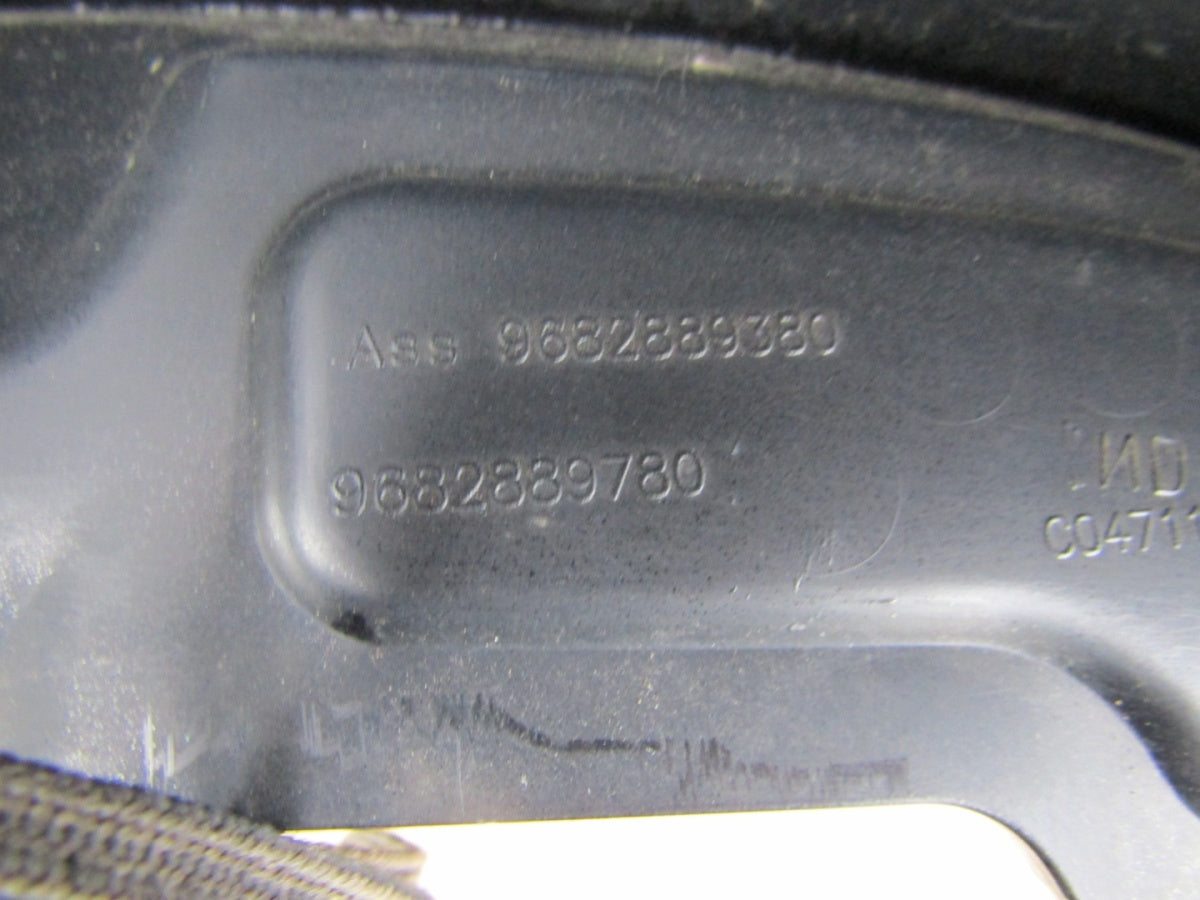 Blatobran prednji prednji desni Peugeot 3008 09-16