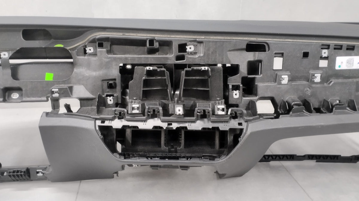 DESKA ROZDZIELCZA KONSOLA KOKPIT VW PASSAT B9 2024- EUROPA