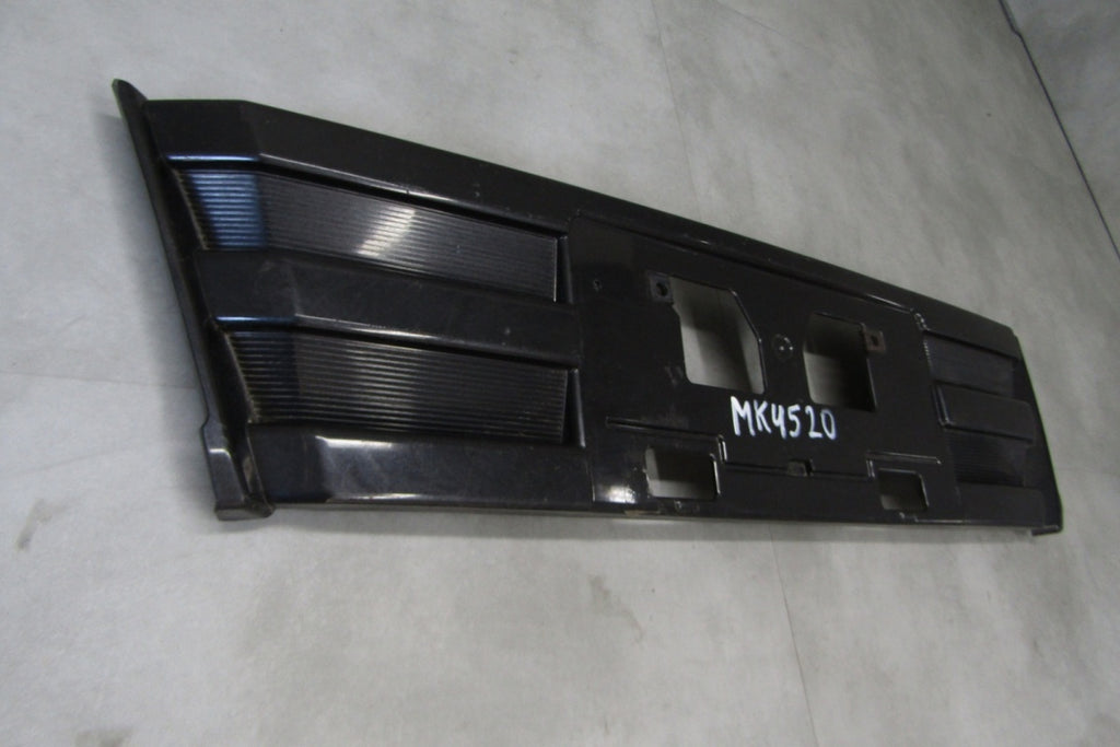 Rešetka branika prednja prednja Toyota Noah 2014–2017 53105-28030
