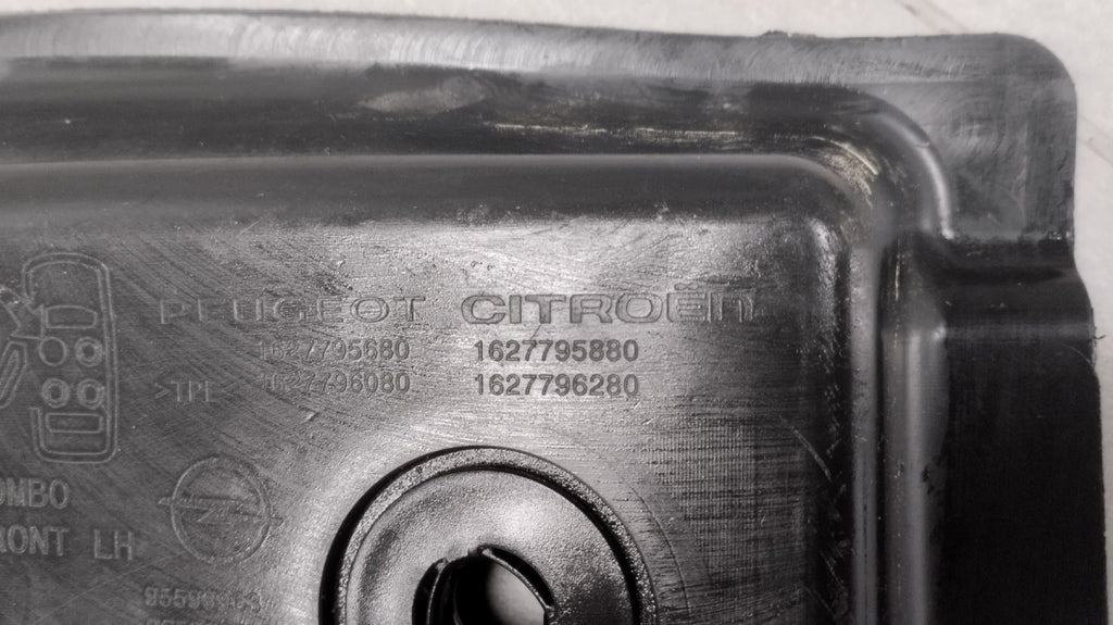 Dywaniki gumowe Peugeot Rifter Partner Berlingo K9 komplet 1627795880 1627796280 1627795980