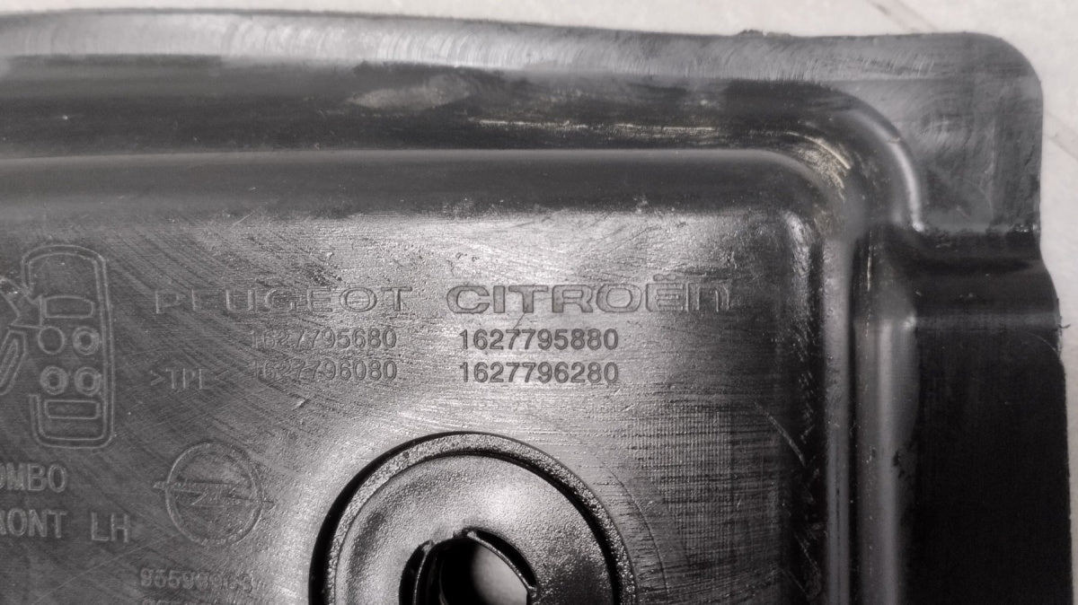 Dywaniki gumowe Peugeot Rifter Partner Berlingo K9 komplet 1627795880 1627796280 1627795980
