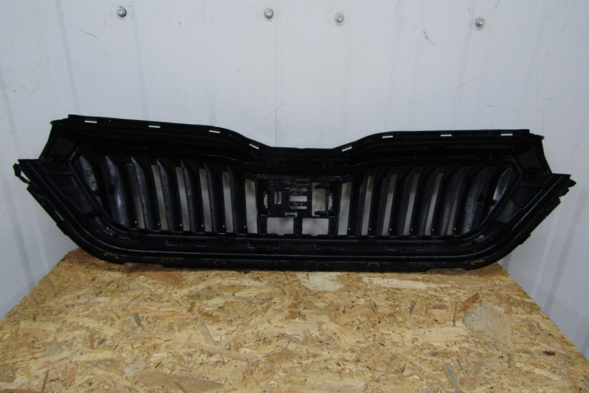 Maska (grill) ATRAPA CHŁODNICY ZDERZAKA prednja Skoda Scala 657853653A 19-