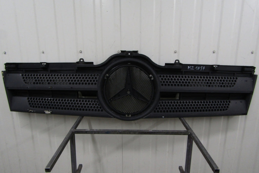 Maska (grill) GRILL ZDERZAKA MERCEDES-BENZ ACTROS MP4 A9607511018