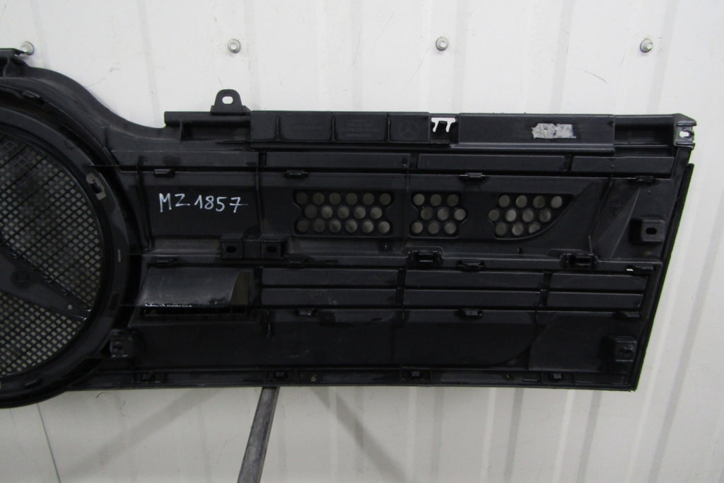 Maska (grill) GRILL ZDERZAKA MERCEDES-BENZ ACTROS MP4 A9607511018