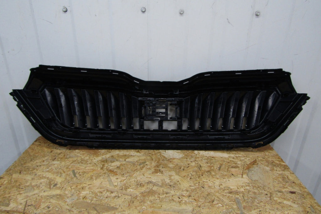 Maska (grill) ATRAPA CHŁODNICY ZDERZAKA prednja Skoda Scala 657853653A 19-
