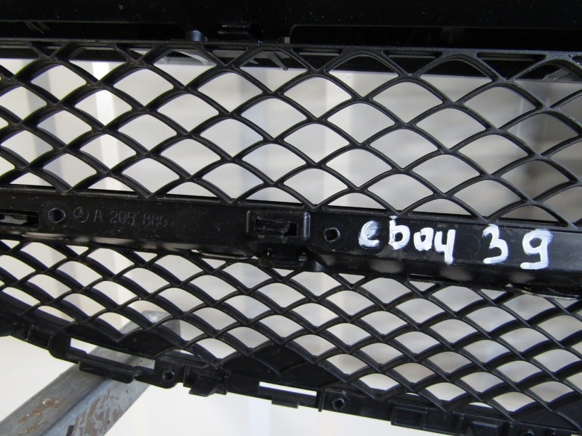 Maska (grill) atrapa Mercedes C-klasa 205 lift 18-
