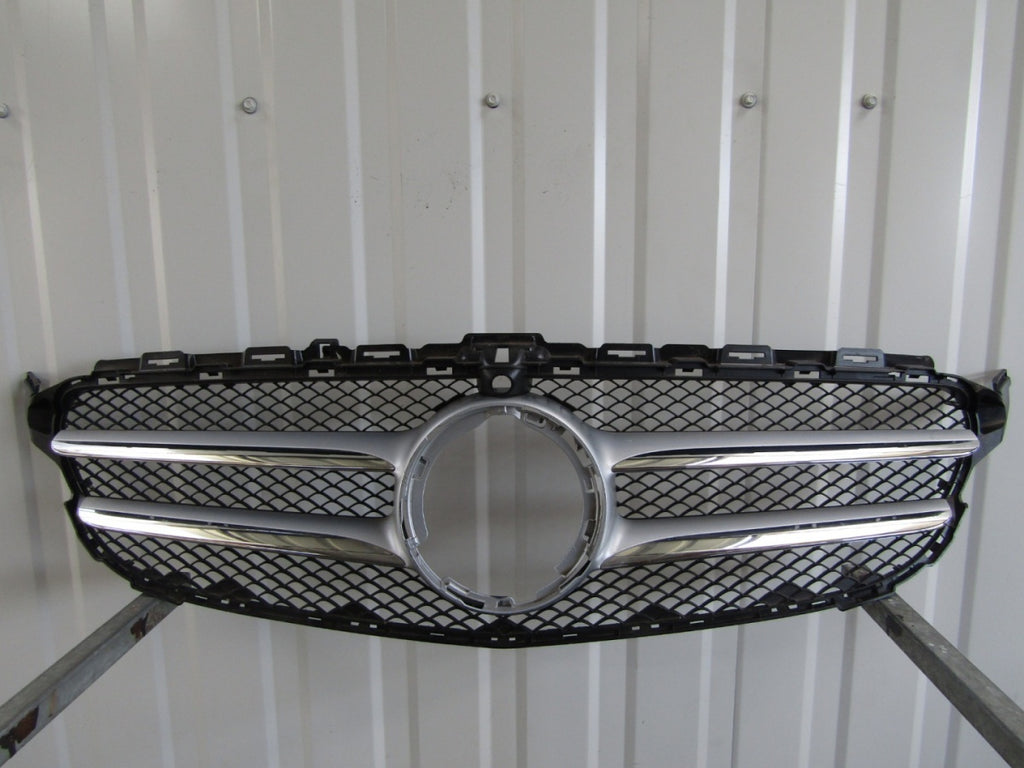 Maska (grill) atrapa Mercedes C-klasa 205 lift 18- kamera