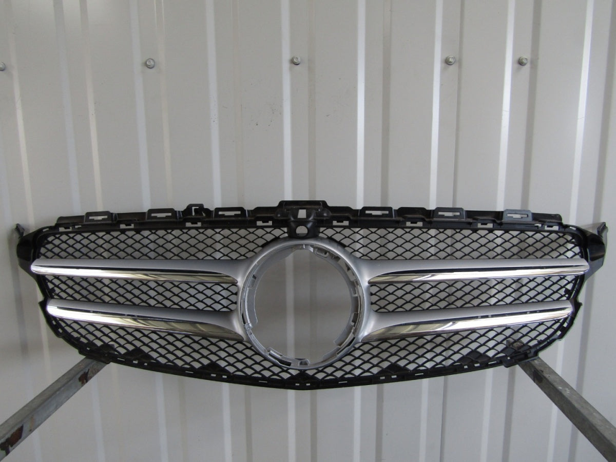 Maska (grill) atrapa Mercedes C-klasa 205 lift 18- kamera