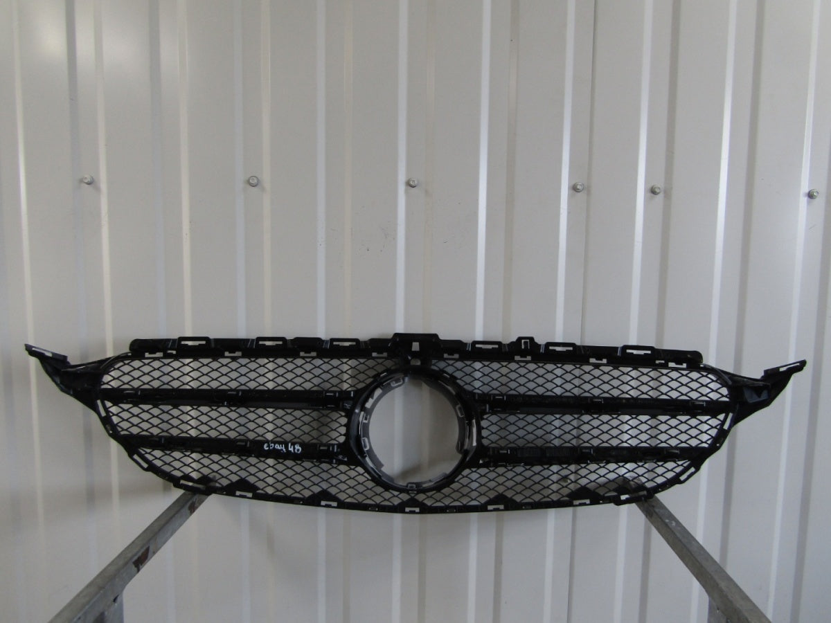 Maska (grill) atrapa Mercedes C-klasa 205 lift 18- kamera