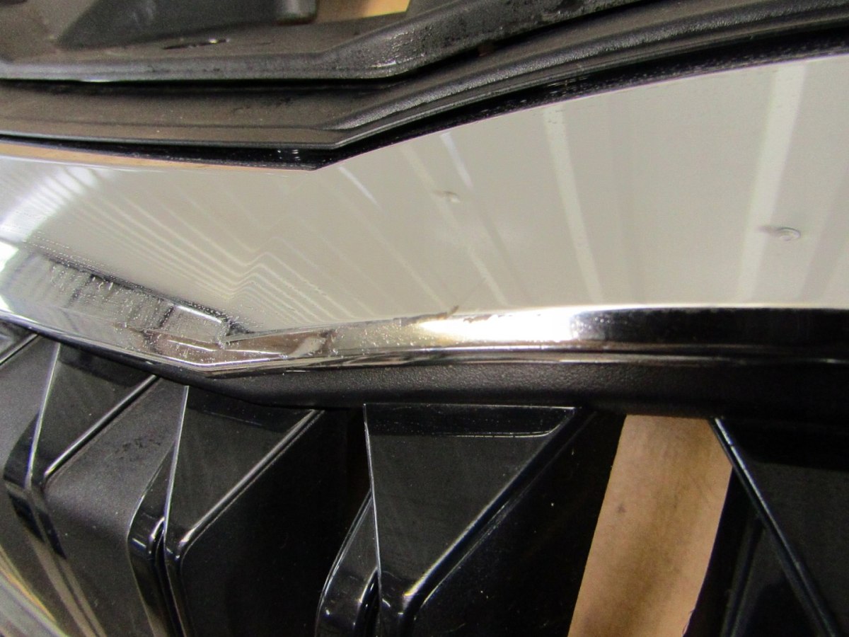 Prednji branik Grill atrapa hrom Skoda Octavia IV
