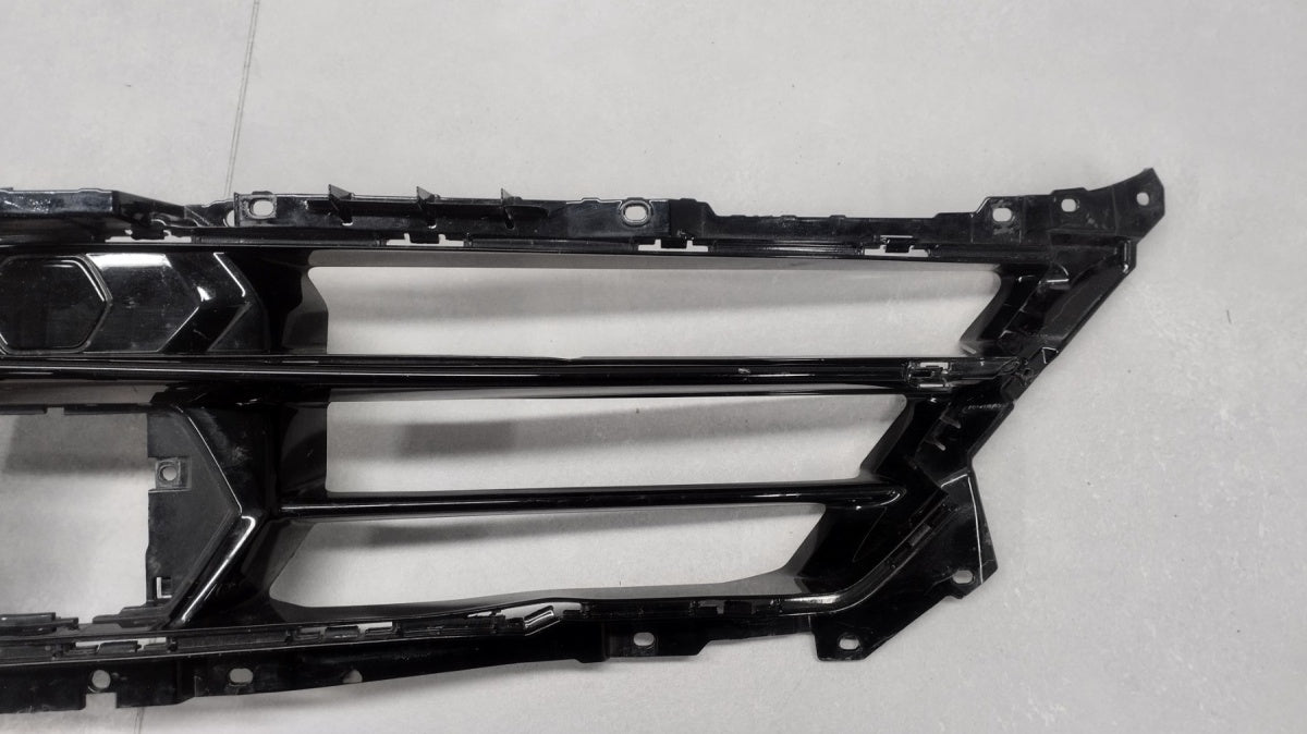 Maska (grill) atrapa kratka środkowa Lamborghini Urus Performante 4ML807639D