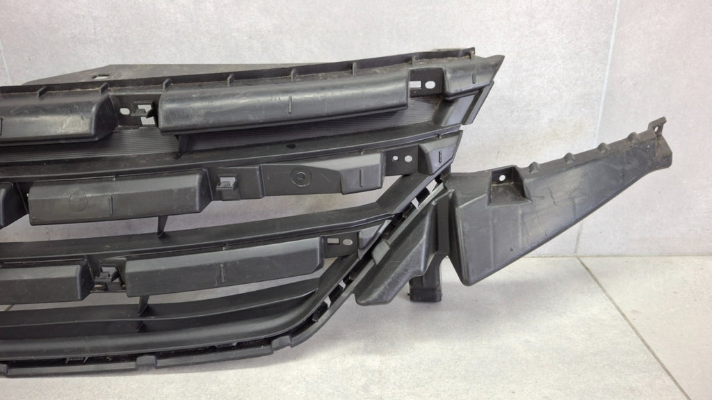 Maska (grill) atrapa ramka Nissan Lafesta 11-18