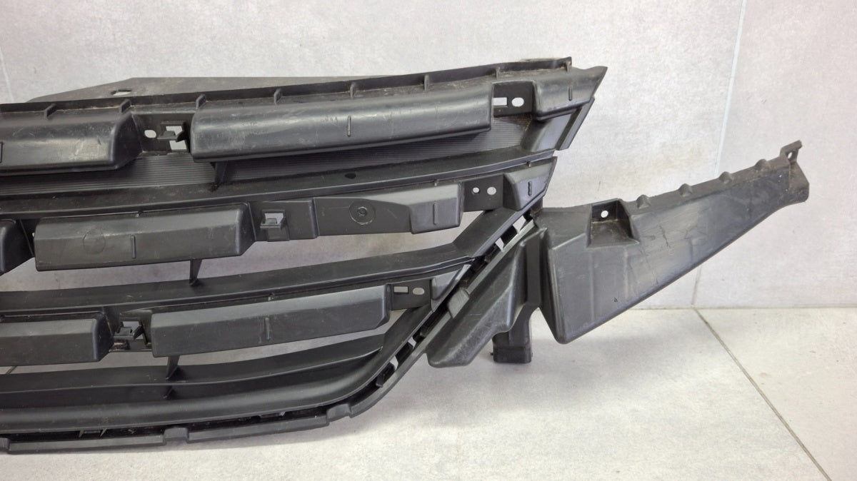 Maska (grill) atrapa ramka Nissan Lafesta 11-18