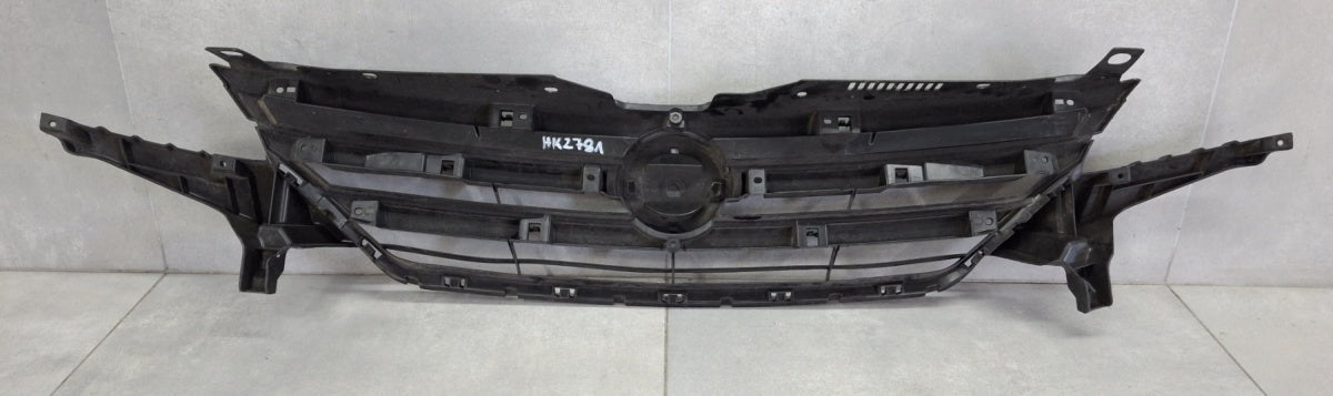 Maska (grill) atrapa ramka Nissan Lafesta 11-18