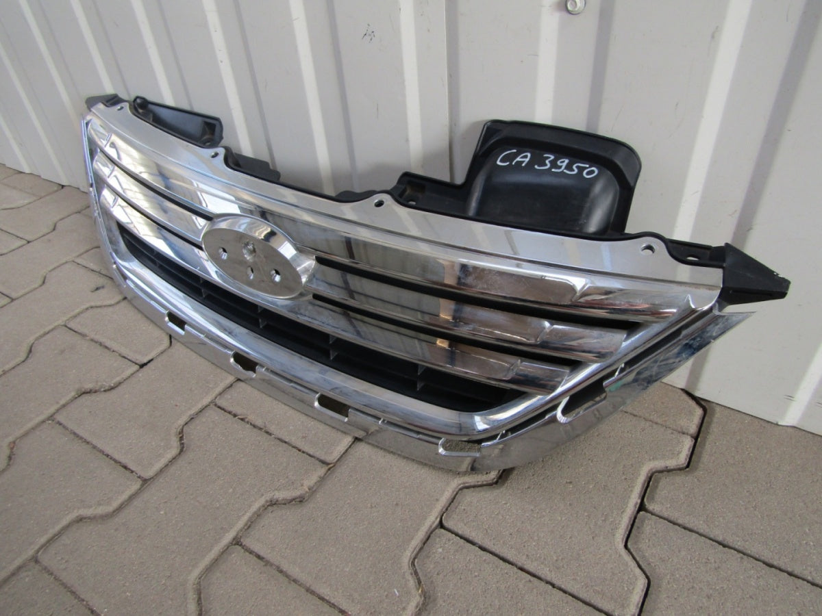 Maska (grill) atrapa hrom prednja FORD FIESTA MK7 11-13 USA